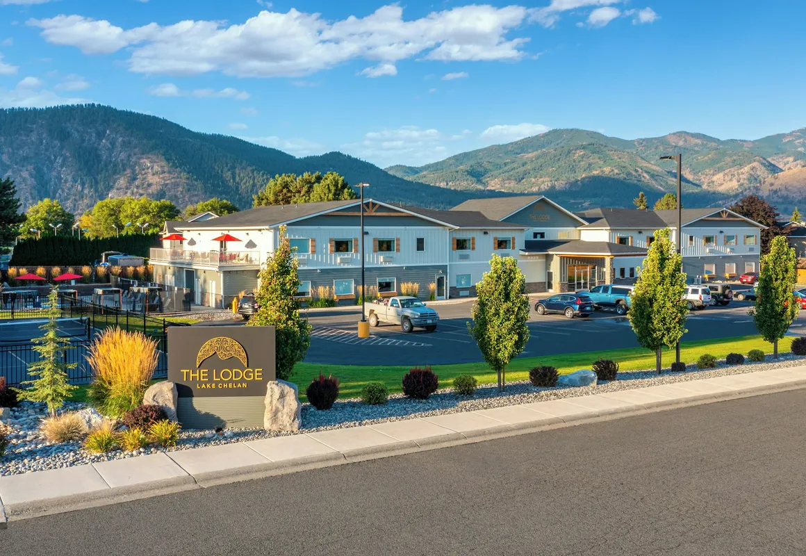The Lodge Lake Chelan hotel hero