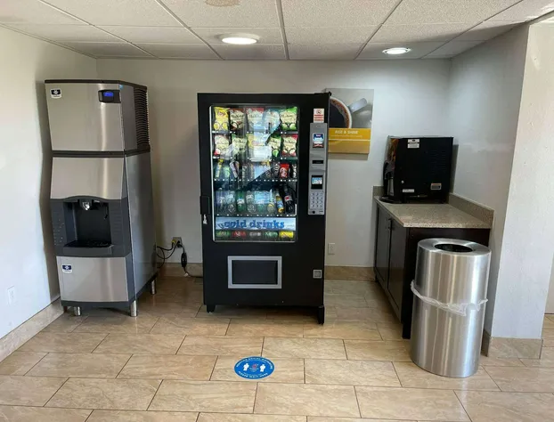 Studio 6 Peoria, IL hotel detail image 4