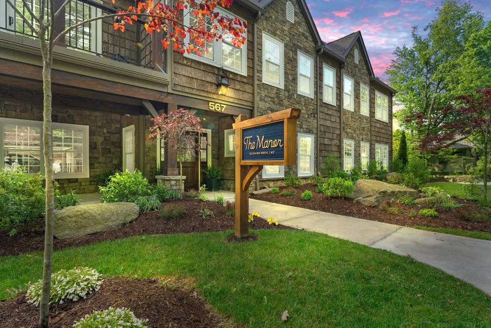 The Blowing Rock Manor hotel hero