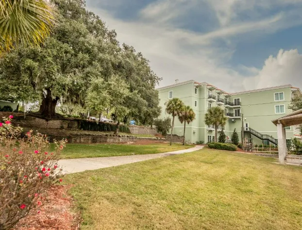 Oaks on the River hotel detail image 2