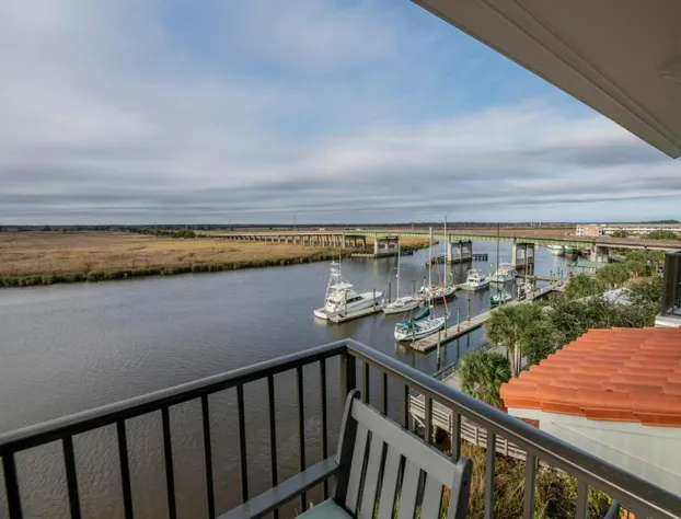 Oaks on the River hotel detail image 3