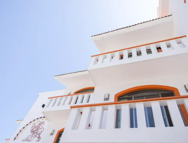 "5TH AVENUE" Beach Balance, "1 block to the beach" "by BFH" hotel detail image 2