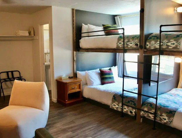 Sierra Blue Hotel & Swim Club hotel detail image 4