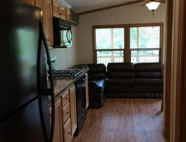 Circle M Camping Resort Screened Park Model hotel detail image 3