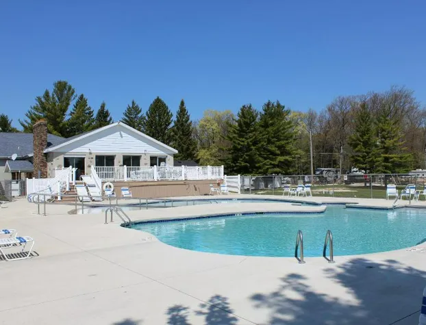 Plymouth Rock Camping- Vacation Cottage hotel detail image 4