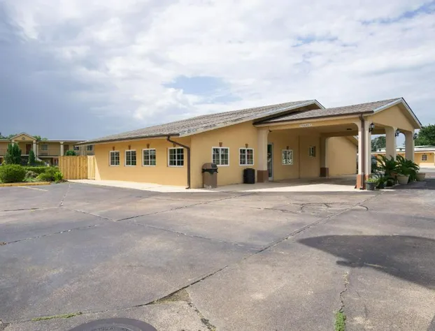 Woodridge Inn and Suites hotel detail image 1