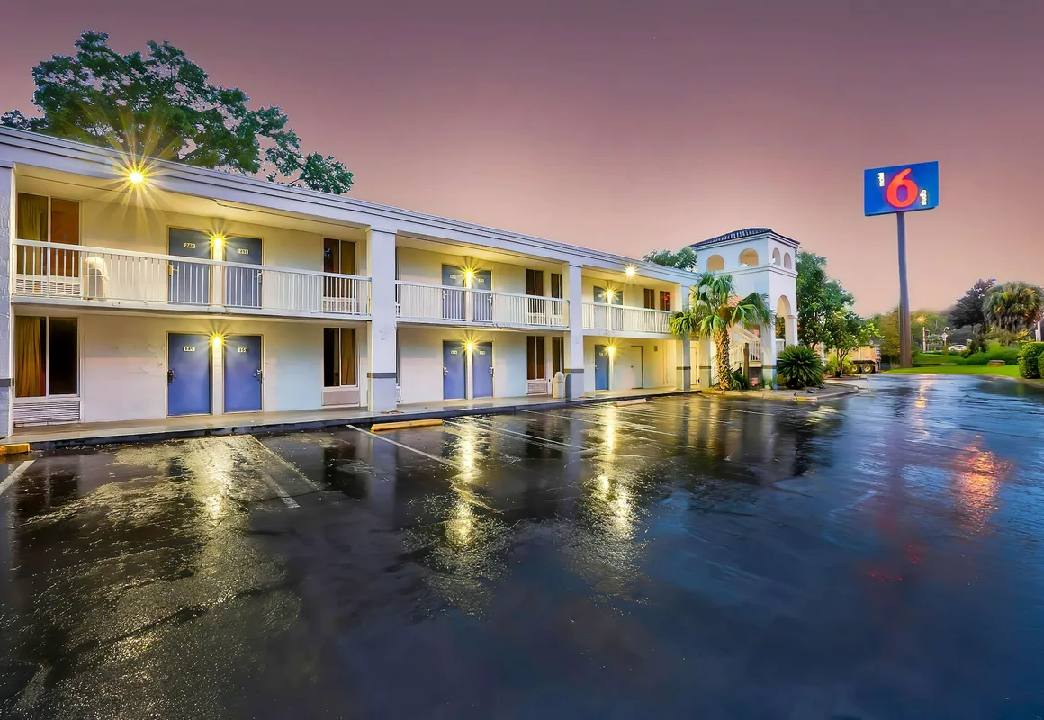 Studio 6 Gainesville, FL hotel hero