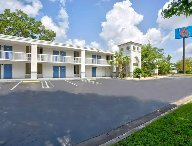 Studio 6 Gainesville, FL hotel detail image 1