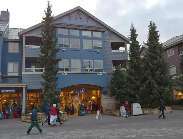 Tyndalstone Lodge 3 Bedroom in the Heart of Village North Whistler hotel detail image 3