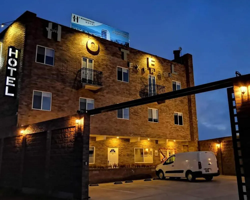 Hotel 9 Manantiales Express hotel hero