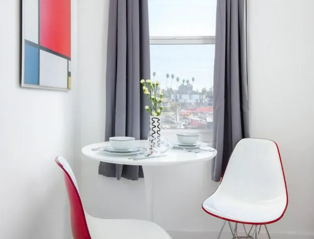 Minutes to Downtown and Elegant Studio hotel detail image 2