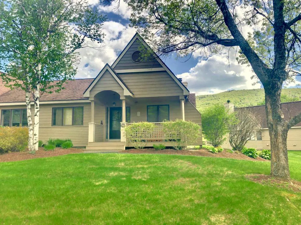 G2 Sunny and homey Fairway Village Townhome right on the Omni Mount Washington Hotel golf course hotel hero