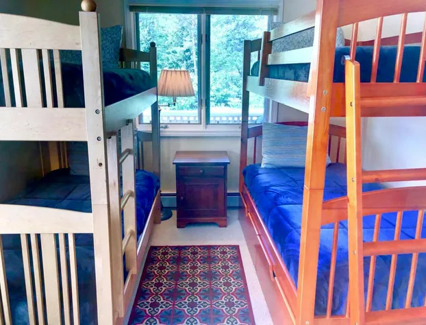 G2 Sunny and homey Fairway Village Townhome right on the Omni Mount Washington Hotel golf course hotel detail image 1