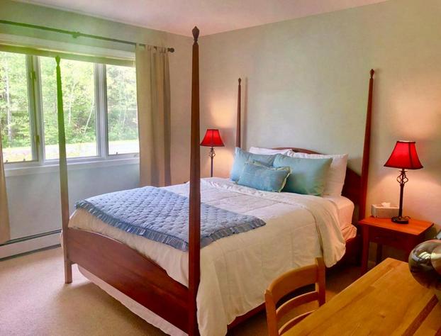 G2 Sunny and homey Fairway Village Townhome right on the Omni Mount Washington Hotel golf course hotel detail image 4