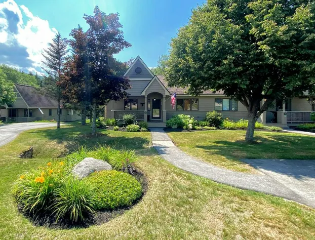 F8 Luxurious Mt Washington Hotel golf course home Wifi cable air conditioning hotel detail image 2