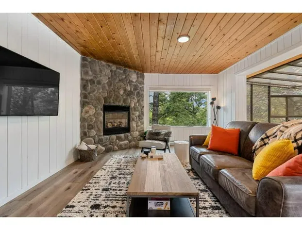 Bearfoot Lodge I Ping Pong I Sleeps 16 I Games I hotel detail image 3