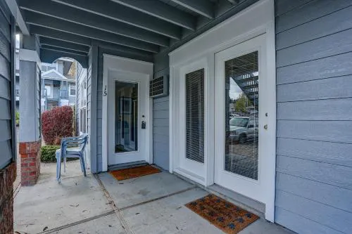 13 Lodge hotel detail image 1