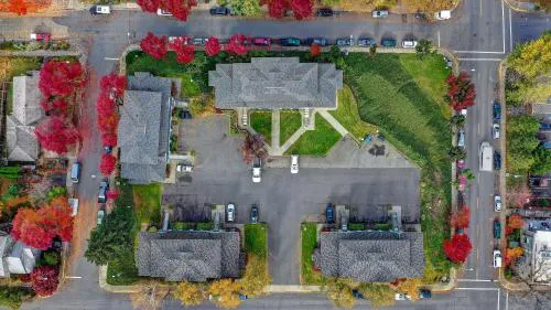 13 Lodge hotel detail image 2