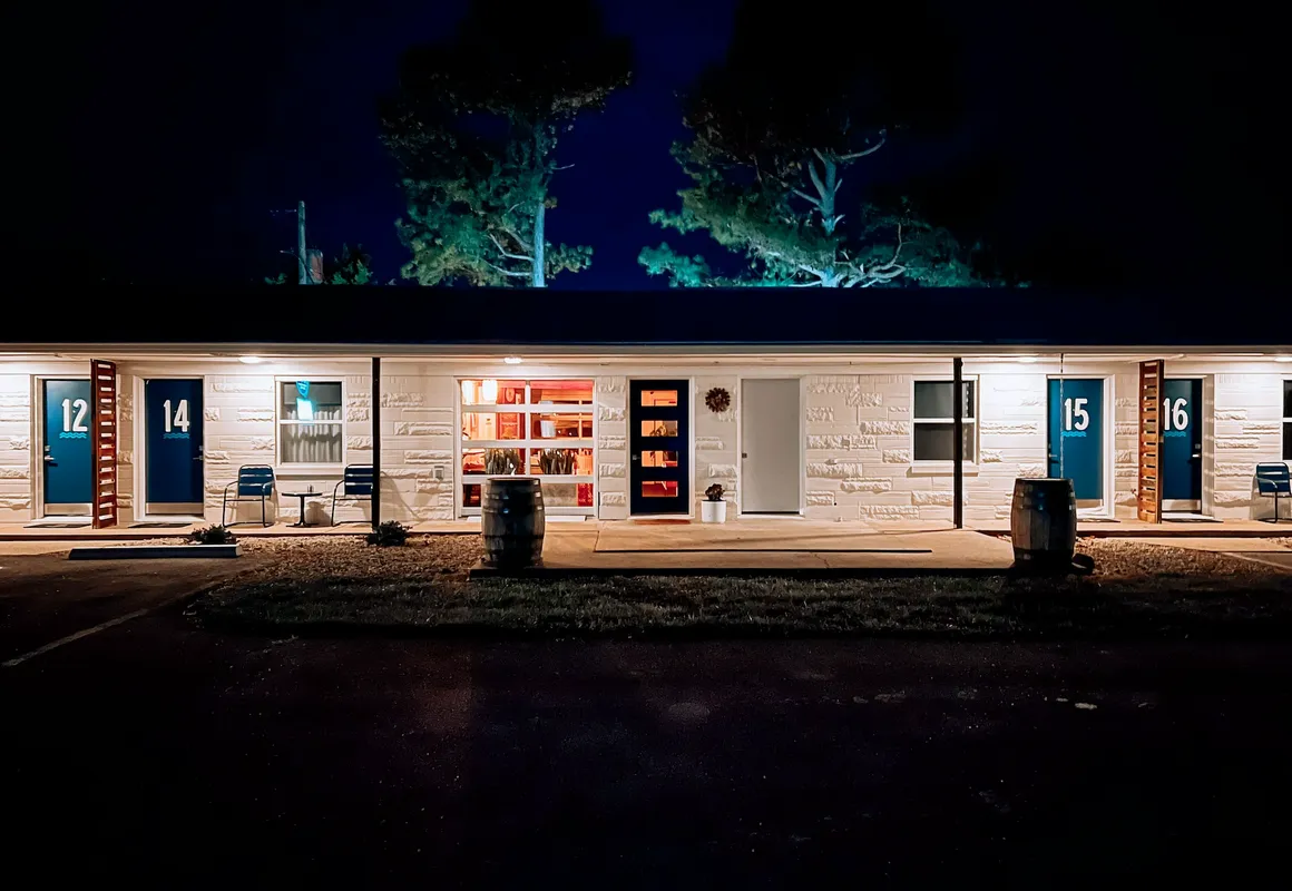 St. Clair Motor Lodge hotel hero