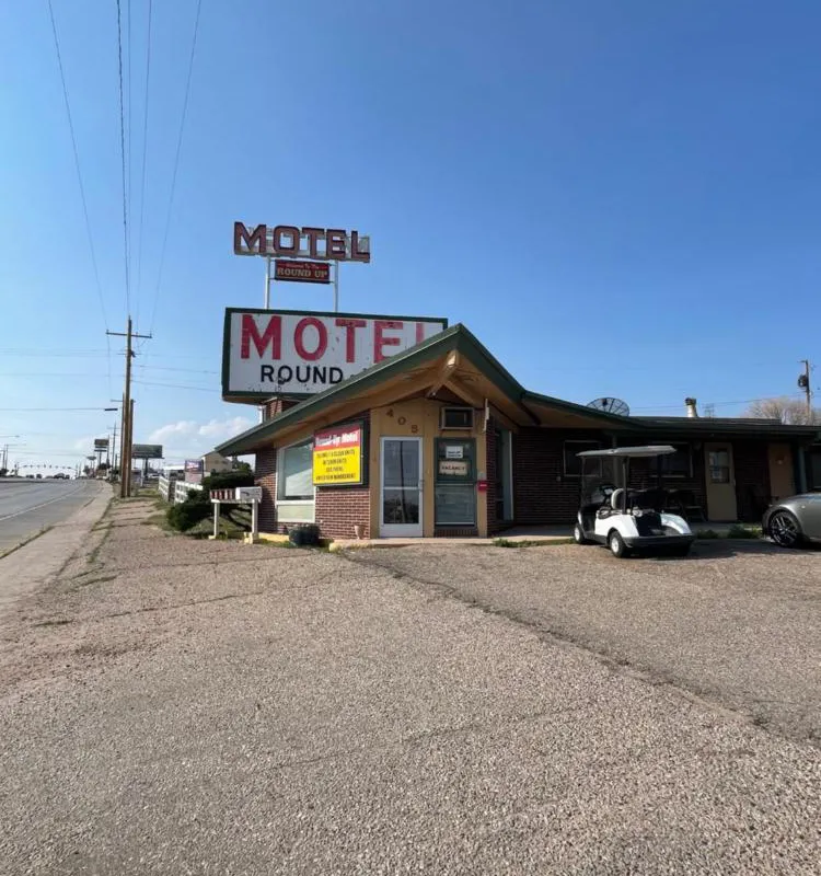 Round-Up Motel hotel hero