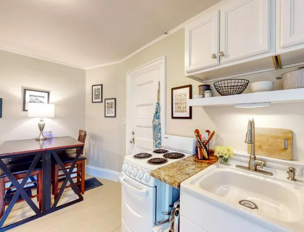 Commander's Cabin hotel detail image 2