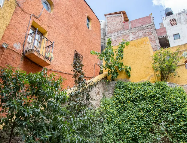 Las Cuatro Puertas hotel detail image 1