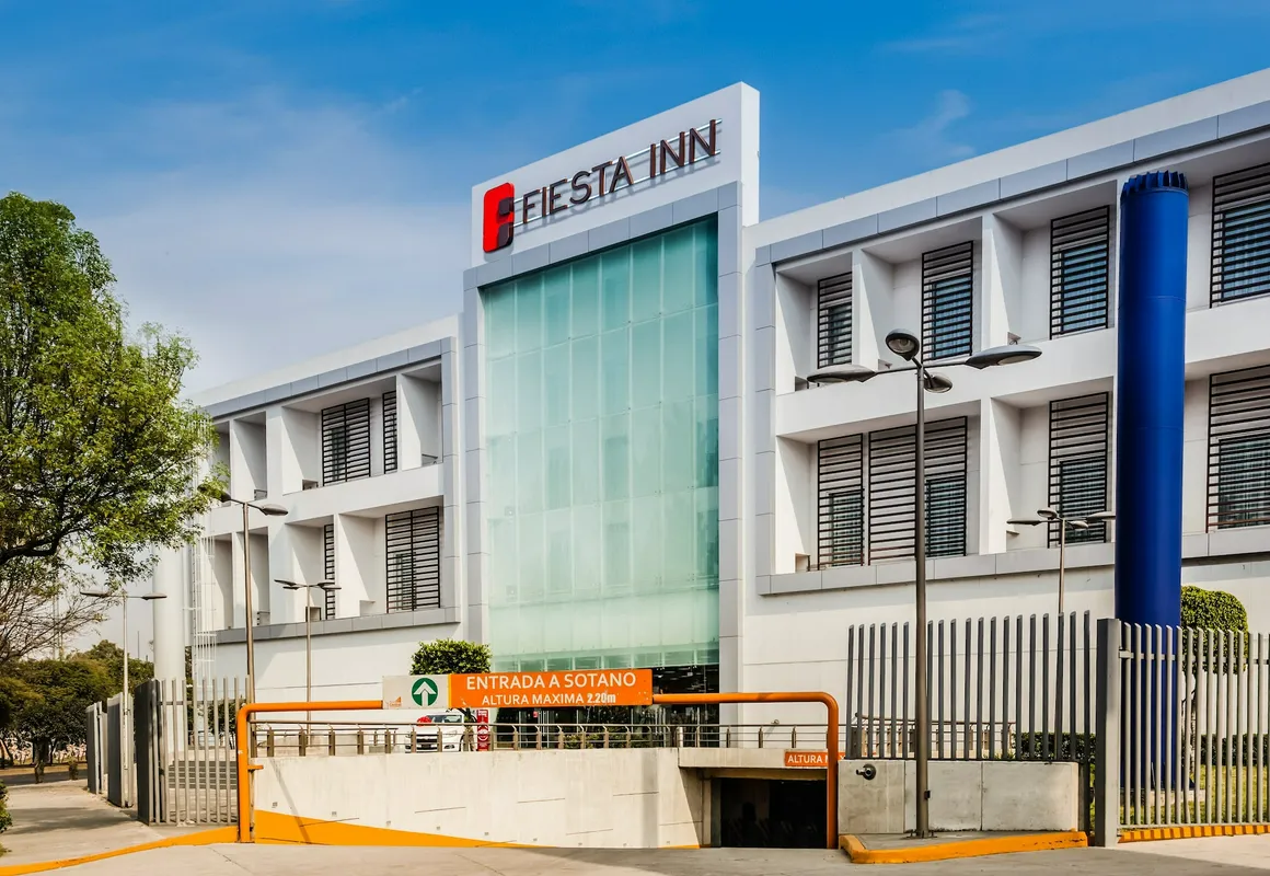 Fiesta Inn Plaza Central Aeropuerto hotel hero