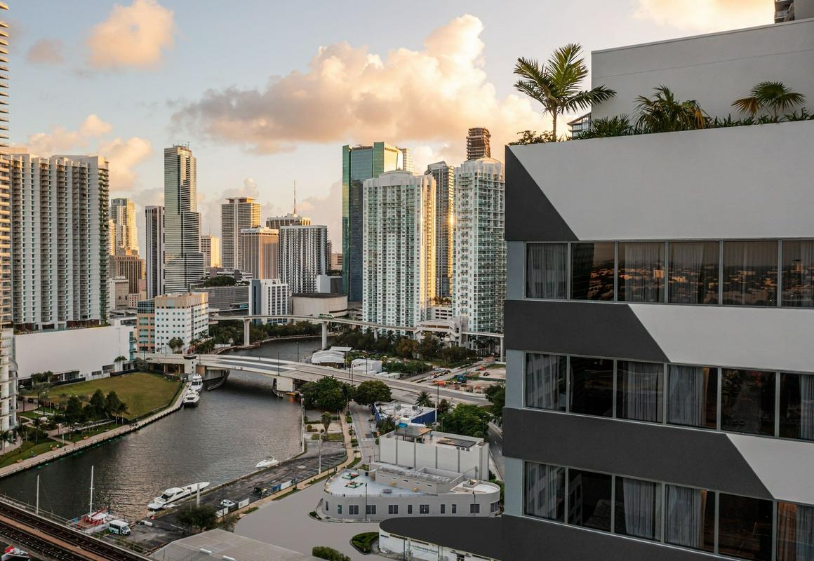 Element Miami Brickell hotel hero