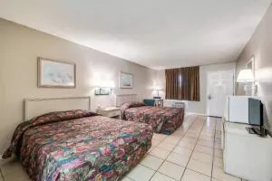 Rodeway Inn hotel hero