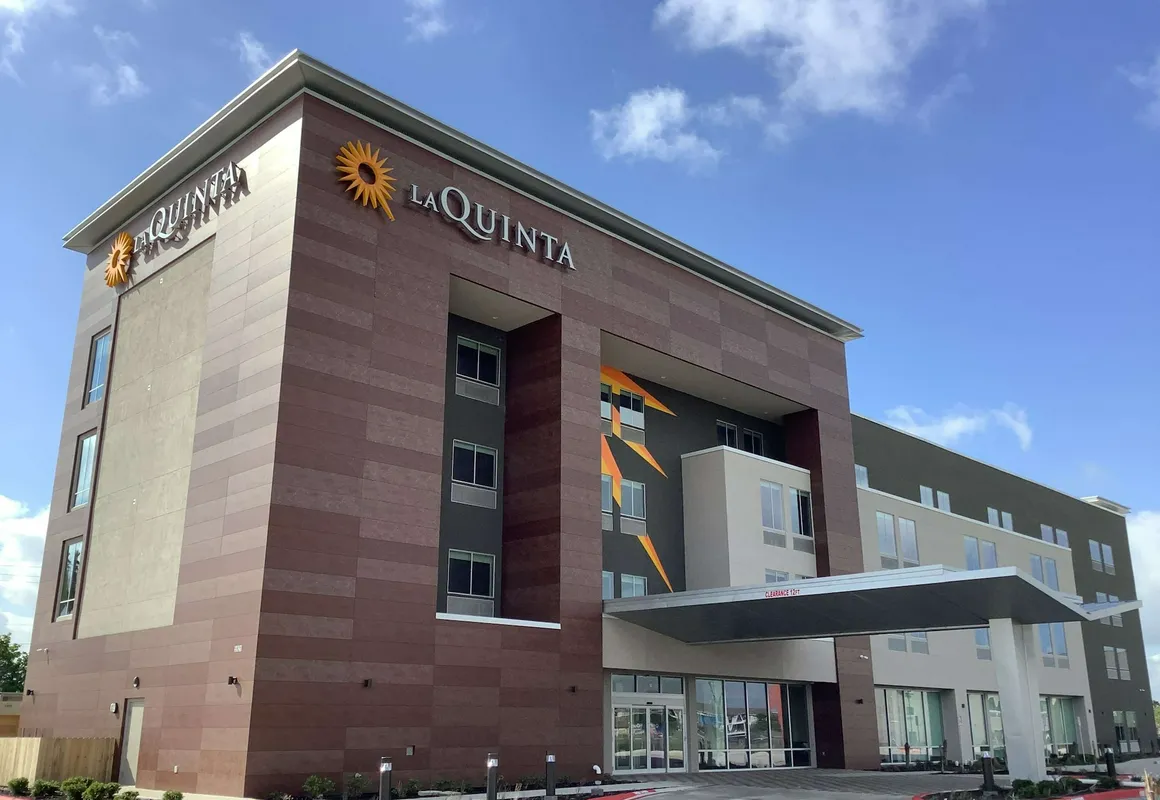 La Quinta Inn & Suites by Wyndham Corpus Christi Southeast hotel hero