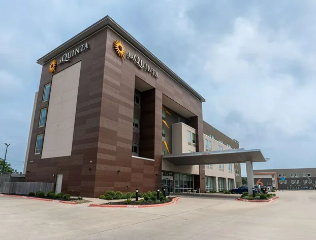 La Quinta Inn & Suites by Wyndham Corpus Christi Southeast hotel detail image 1