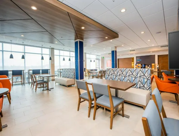 Holiday Inn Express & Suites Charlottesville by IHG hotel detail image 4