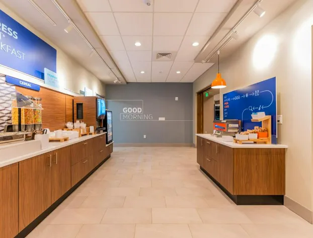 Holiday Inn Express & Suites Charlottesville by IHG hotel detail image 4