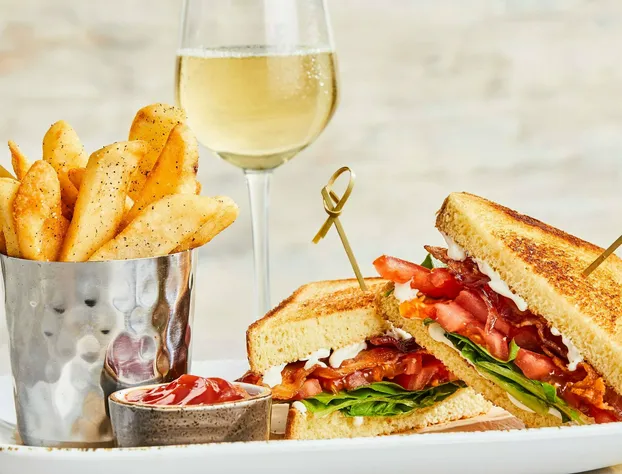 Courtyard Syracuse Downtown At Armory Square hotel detail image 3