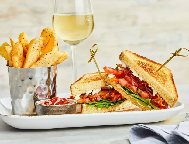 Courtyard Syracuse Downtown At Armory Square hotel detail image 4