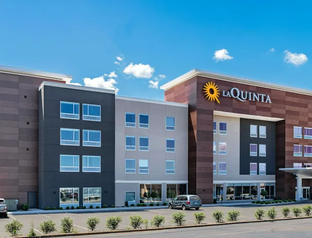 La Quinta Suites by Wyndham South Bend Notre Dame Area hotel detail image 1