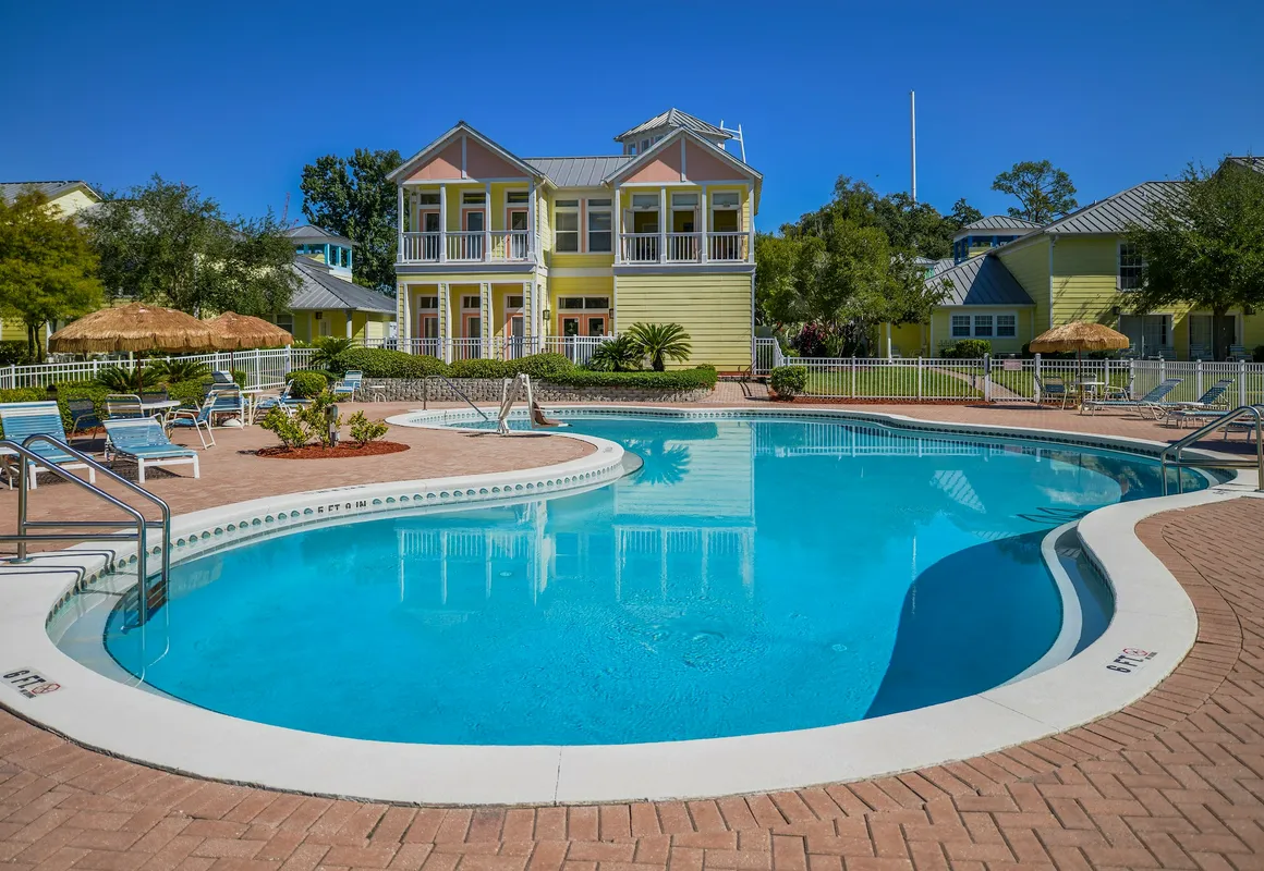 Barefoot'n Resort hotel hero