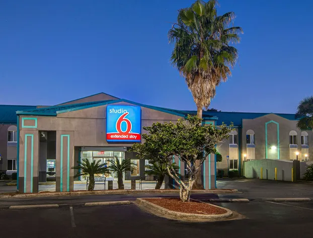 Studio 6 Pensacola, FL - West I-10 hotel detail image 1