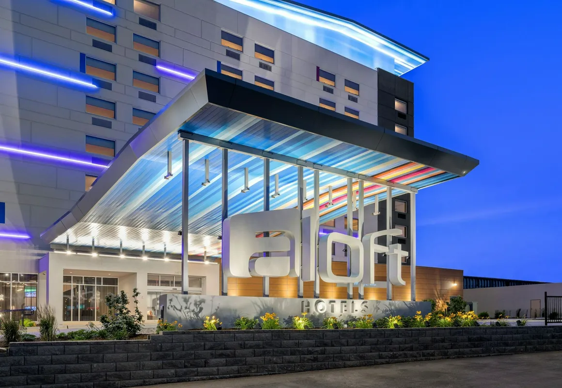 Aloft Chicago Schaumburg hotel hero