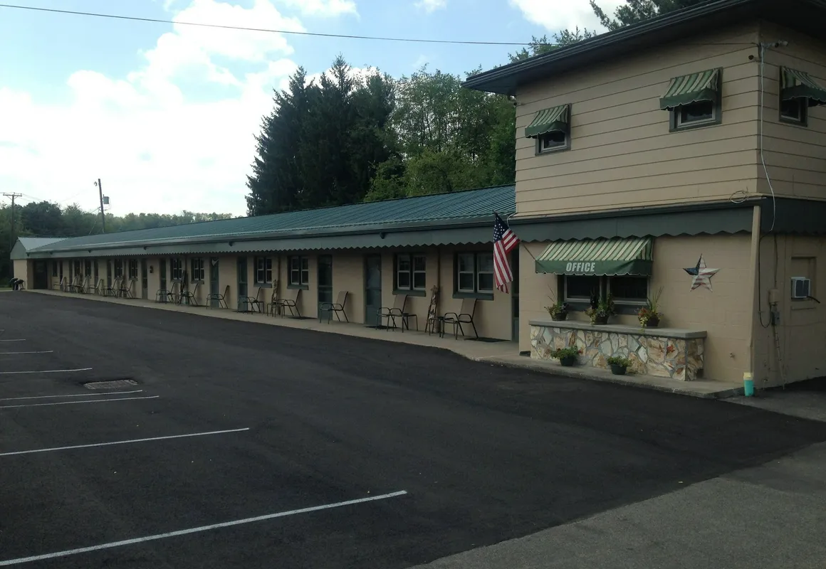 Cadiz Motel by OYO on route 250 hotel hero