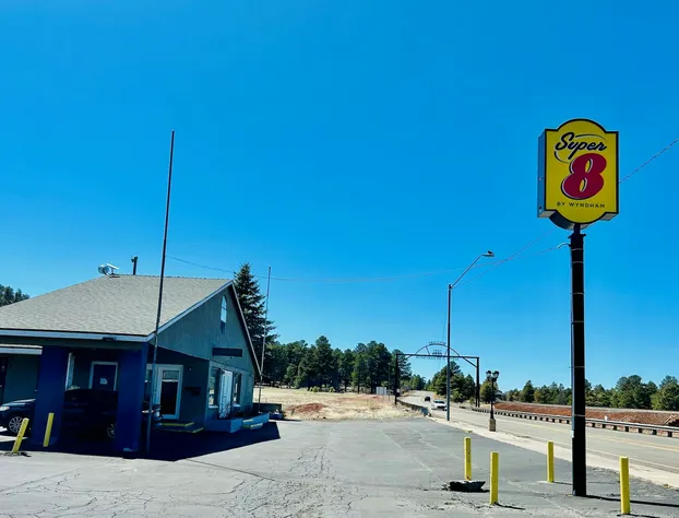 Super 8 by Wyndham Williams West Route 66/Grand Canyon Area hotel detail image 1