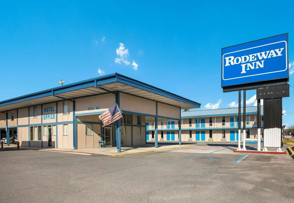 Rodeway Inn hotel hero