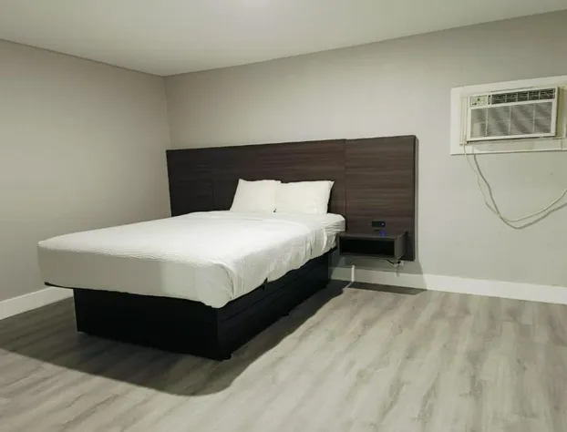 Village Inn Motel hotel detail image 3