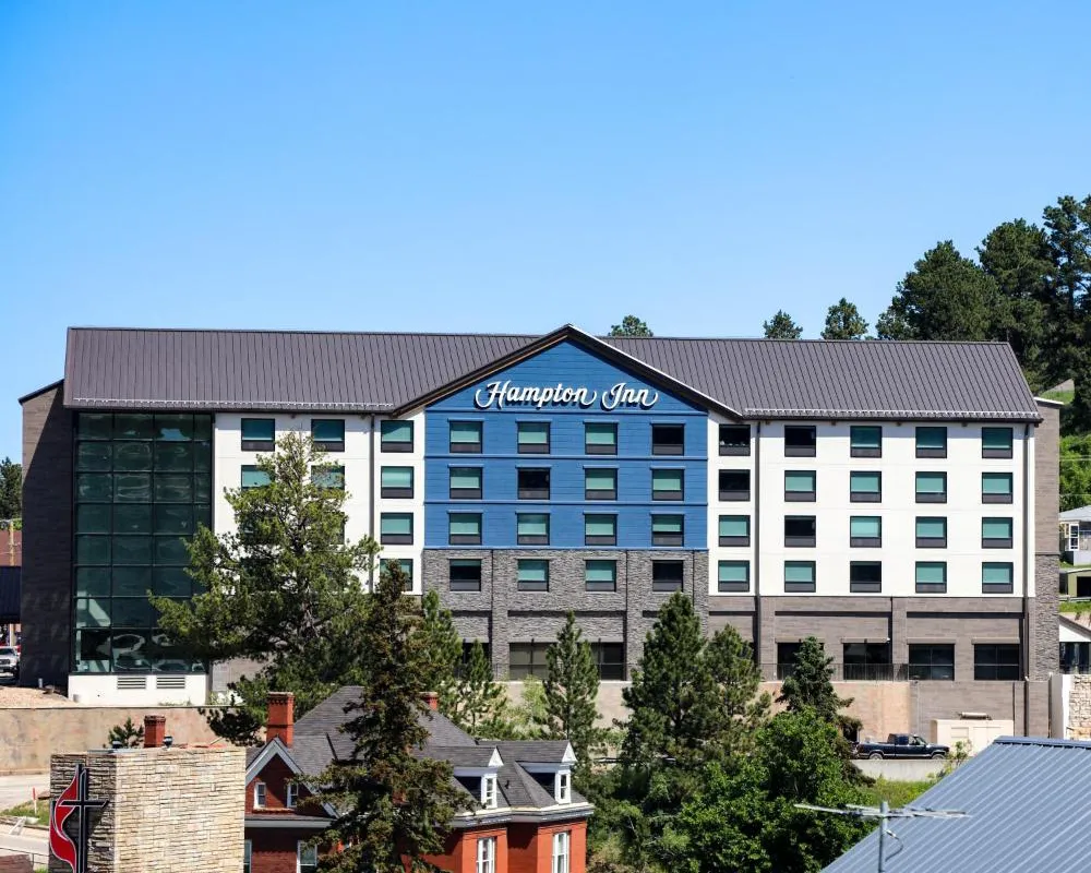 Hampton Inn Lead hotel hero