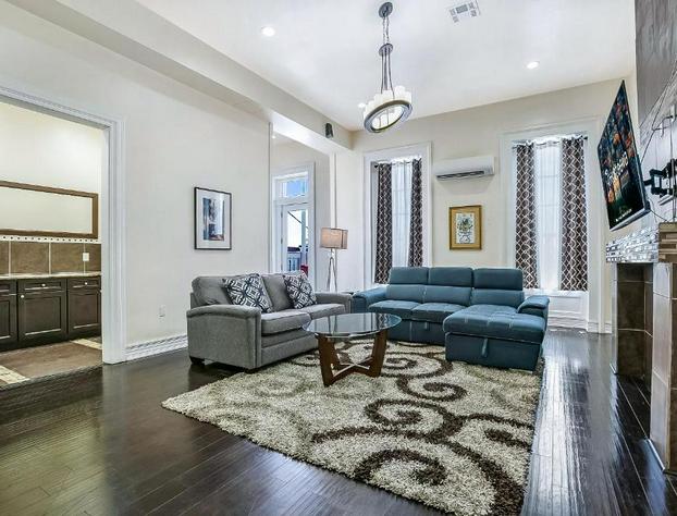 Stylish 4BR condo in Downtown by Hosteeva hotel detail image 4