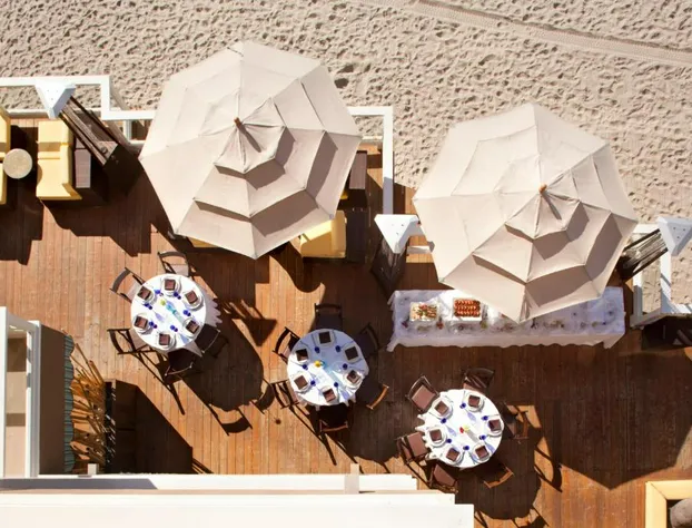 Pacific Edge Oceanfront Hotel hotel detail image 2