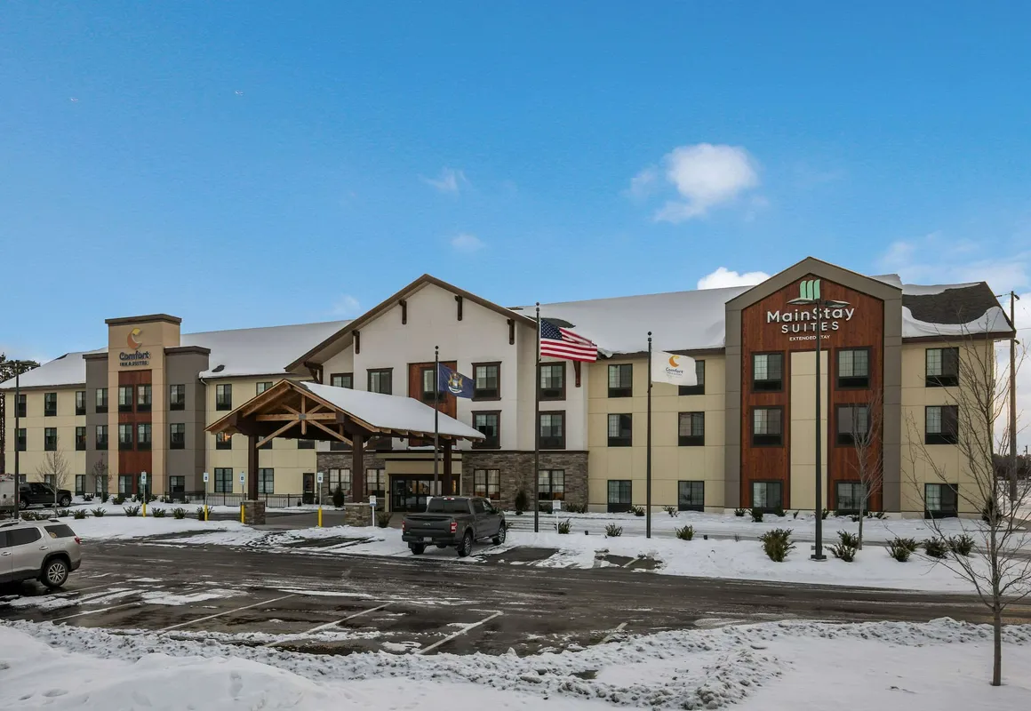 Comfort Inn & Suites Gaylord hotel hero