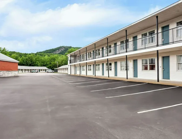 Quality Inn & Suites Gorham Riverside hotel detail image 1