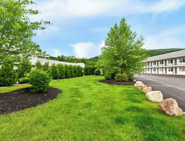 Quality Inn & Suites Gorham Riverside hotel detail image 4