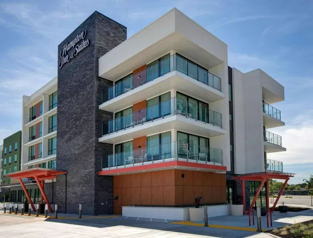 Hampton Inn & Suites Sunnyvale Silicon Valley hotel detail image 2